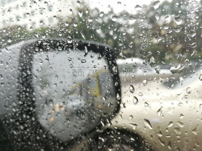 水,水滴,雨,红散叶莴苣,潮湿路滑标志,标有线的贝壳,尾灯,挡风玻璃,窗户,放牧