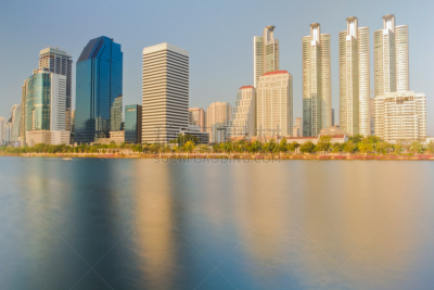 都市风景,曼谷,水,天空,水平画幅,建筑,无人,蓝色,城市天际线,东亚