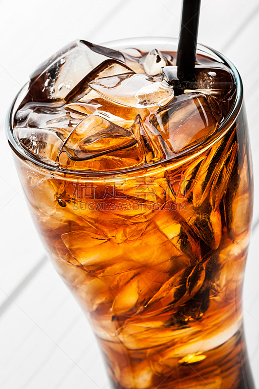 可乐,鸡尾酒,冰,垂直画幅,褐色,无人,玻璃杯,含酒精饮料,特写,冰块