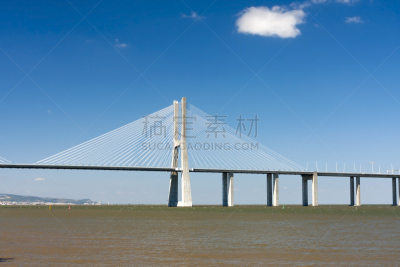 瓦斯科·达·伽马大桥,塔霍河,（飞机的）水汽尾迹,里斯本,水平画幅,无人,全景,城市天际线,当地著名景点,吊桥