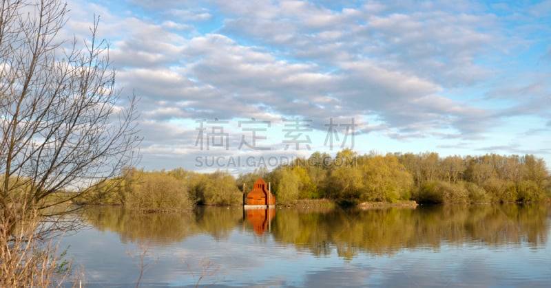 鸟类,水,天空,褐色,水平画幅,无人,阴影,户外,云景,秃树