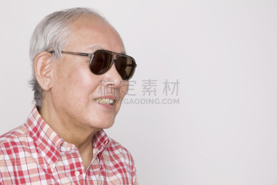 太阳镜,老年男人,衣服,平衡折角灯,紫外线辐射,水平画幅,日本,人,肖像,仅男人