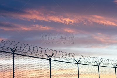带刺铁丝网,安全,红色,金属,铁丝网,金属丝,刀片刺网,金属质感,图像,保护