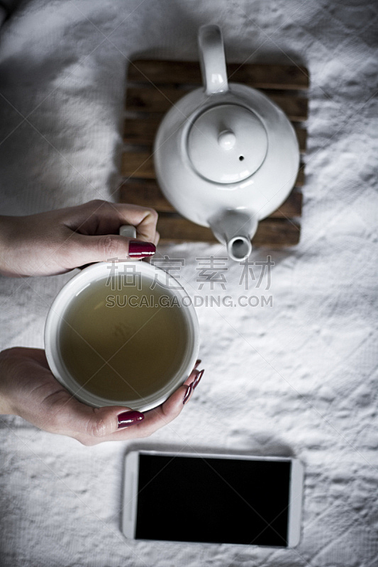 茶杯,人生大事,垂直画幅,早晨,乡村风格,饮料,仅成年人,现代,白色,技术