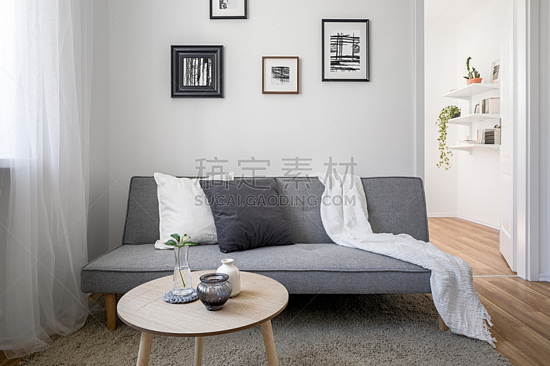 沙发,桌子,窗帘,茶几,照明设备,灰色,软垫,地板,复古风格,现代