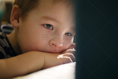 动画片,触控板,男孩,防护品,休闲活动,水平画幅,卡通,特写,男性,图形界面