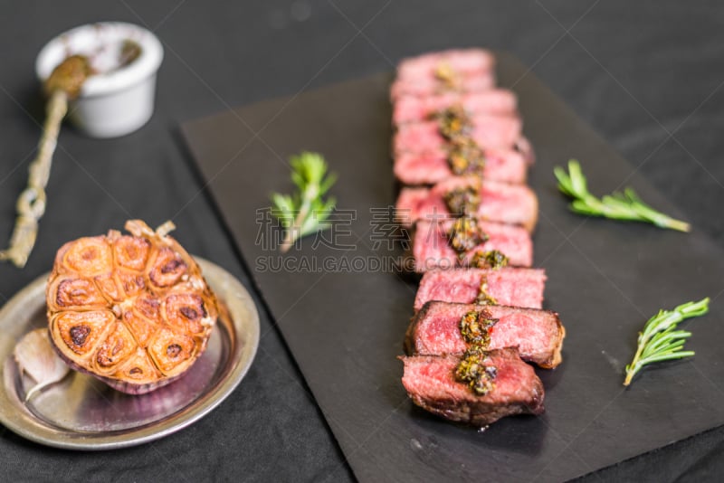 招牌牛排,肉,黑色背景,西冷牛排,赫里福牛,赫里福德,奇米丘里辣酱,神户,阿伯丁安格斯牛,阿根廷