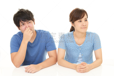 人的鼻子,男人,捏着鼻子,口臭,不舒服,臭,美,留白,水平画幅,美人