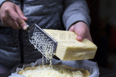 莫扎瑞拉奶酪,比萨饼,乳酪磨碎器,奶酪,烘焙糕点,黄油,自制的,奶制品,面包店,准备食物