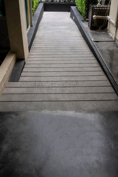 轮椅坡道,肢体缺损,背景聚焦,信息符号,室内地面,易接近性,垂直画幅,山,无人,椅子