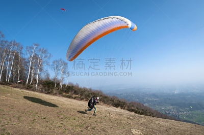 高崖跳伞,飞行员,天空,风,水平画幅,高视角,夏天,户外,自由,运动头盔
