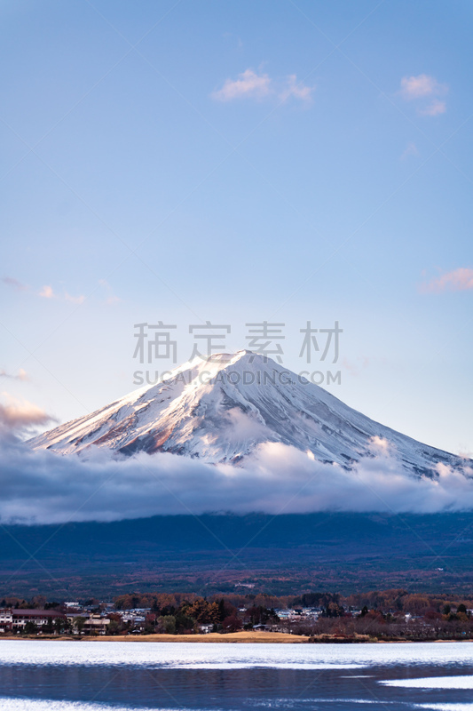 富士山,看风景,湖,河口湖,侧面视角,特写,云,透过窗户往外看,日本人,户外