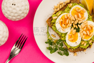 碾碎了的,鸡蛋,粗麦面包,鳄梨,松籽,坚果,煮食,水平画幅,高视角,无人