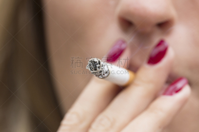 青年女人,特写,荷兰,香烟,金色头发,年龄,成年的,仅成年人,青年人