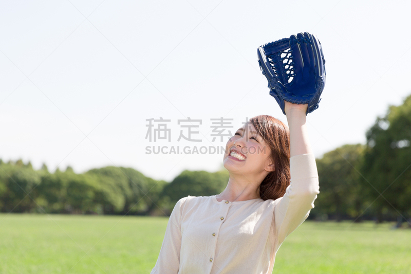 传球游戏,日本人,女人,棒球手套,捕手手套,棒球,运动手套,公园,水平画幅,进行中
