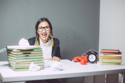书桌,书呆子,奇异的,女孩,群众,水平画幅,电话机,智慧,古典式,衬衫