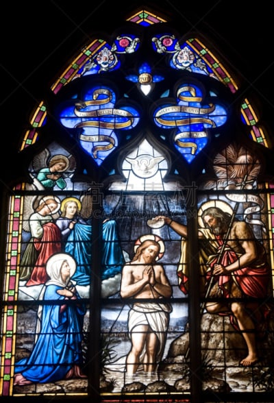 Vitré (Brittany, France): Gothic church interior: stained glass window