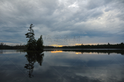 偏远的,湖,黄昏,岛,自然荒野区,风景,水,天空,留白,水平画幅