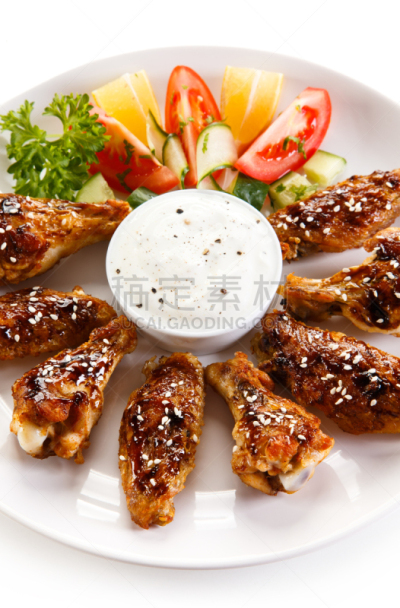 鸡翅,蔬菜,垂直画幅,格子烤肉,无人,开胃品,水牛城辣鸡翅,烤鸡,膳食,西红柿