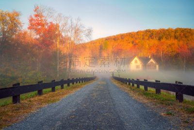 山,雾,小木屋,水,天空,美,休闲活动,水平画幅,无人,早晨