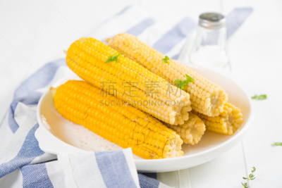 煮食,玉米,桌子,水平画幅,木制,无人,户外,熟的,乡村风格,黄色