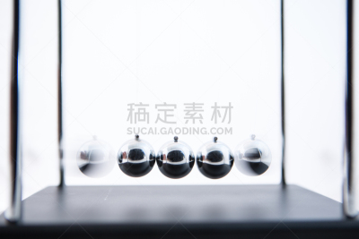 牛顿碰撞球,球,水平画幅,无人,永恒运动,金属,黑色背景,影棚拍摄,球体,爱尔兰
