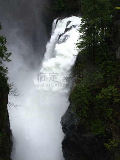 瀑布,驼鹿,省立公园,公元前,垂直画幅,水,暴风雨,枝繁叶茂,能源,无人