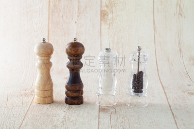 木制,胡椒磨,褐色,桌子,水平画幅,无人,家庭生活,香料,调味品,晚餐