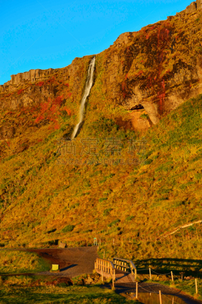 瀑布,冰岛国,塞里雅兰瀑布,Seljalandsfoss Waterfall,垂直画幅,水,天空,美,夏天,流动