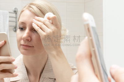女人,人的脸部,干净,概念,互联网,手,化妆棉,化妆用品,便携式信息设备,金色头发