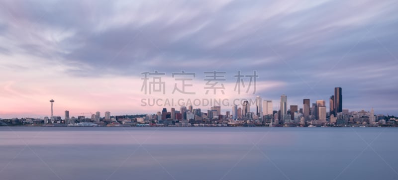 西雅图,城市天际线,全景,阿尔基沙滩,西雅图太空针塔,普吉特海湾,华盛顿州,曙暮光,黄昏,云