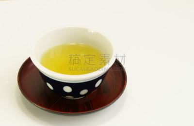 绿茶,白色背景,杯球猜谜游戏,日式茶杯,留白,水平画幅,仅日本人,健康生活方式,饮料,日本人
