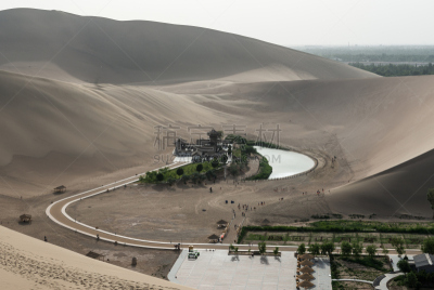 敦煌,甘肃省,中国,月牙泉,戈壁滩,骆驼,天空,水平画幅,山,沙子
