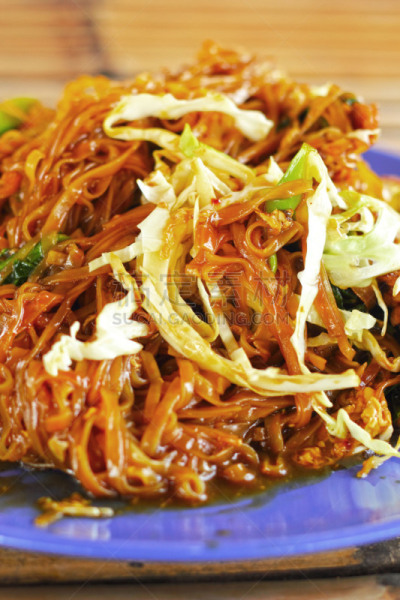 面条,泰式炒面,猪肉,泰国食品,餐具,垂直画幅,开胃品,膳食,小吃,泰国