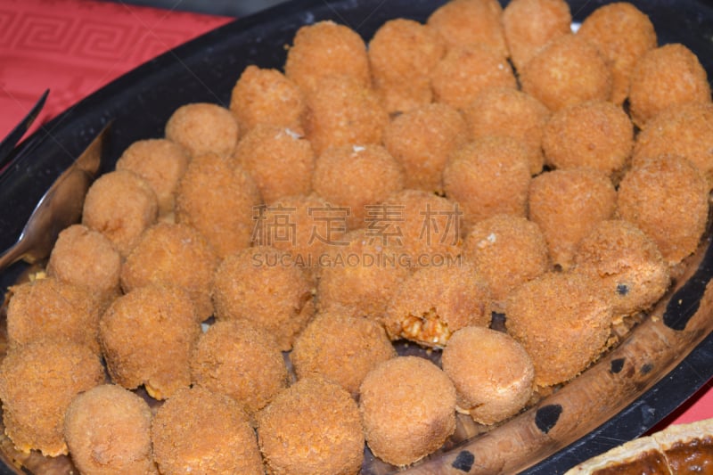 米饭炸肉饼,炸丸子,餐具,水平画幅,开胃品,膳食,熟食店,小吃,盘子,黄色