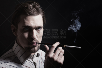 香烟,青年男人,美,水平画幅,注视镜头,美人,白人,烟,特写,烟嘴