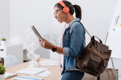 学生,音乐,舒服,快乐,dna purification,生物传感器,基因组学,知名动物,智能手表,微生物学