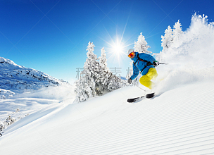 滑雪运动,男人,速降滑雪,越野赛跑,迅速,寒冷,水平画幅,雪,蓝色,滑雪坡