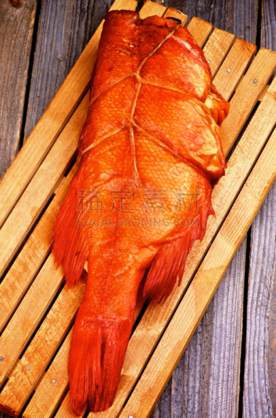 烟熏食品,笛鲷,红色,格子烤肉,生姜,清新,一个物体,烤串,鱼肝油,烤的