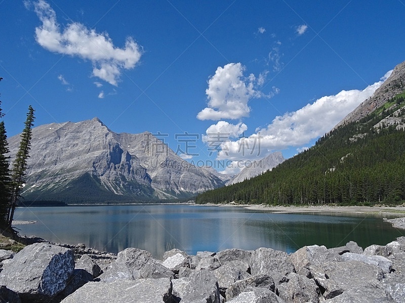 卡那那斯基村,岩石,湖,加拿大,顶部,自然,水,宁静,旅游目的地,水平画幅