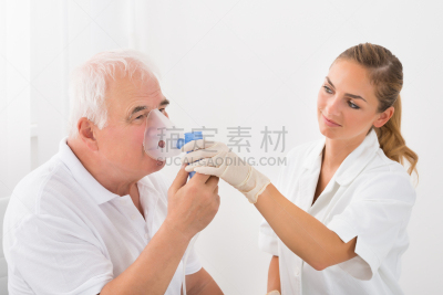 病人,氧气面罩,水平画幅,仅成年人,成年的,老年男人,女人,呼吸装置,囊性纤维化,医用氧气设备