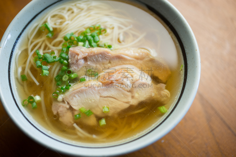亚洲全麦面,日本食品,面汤,青葱刷,俱乐部食品,选择对焦,水平画幅,膳食,特写,肉