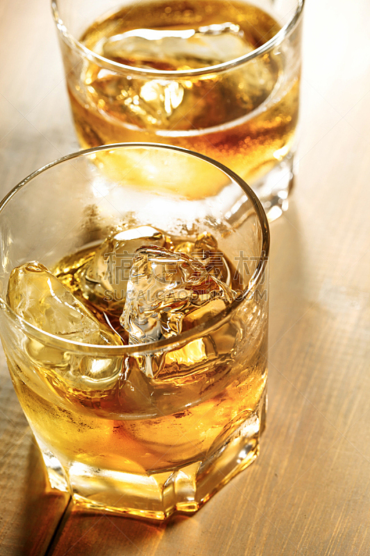 威士忌,白兰地,垂直画幅,褐色,玻璃杯,含酒精饮料,冰,饮料,娱乐俱乐部,冰块
