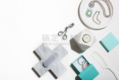 白色,平衡折角灯,平铺,青绿色,在上面,大量物体,浴帽,排列整齐,珠宝,个人随身用品