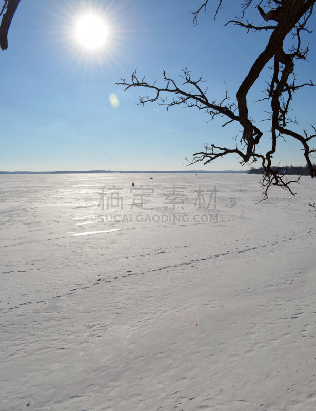 冻结的,莫诺纳湖,太阳,白昼,威斯康星,垂直画幅,迈迪逊,阳光光束,无人,2015年