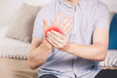 家庭生活,手,男人,痛苦,腕管症,替代疗法,辅导讲座,四肢,男性,沙发
