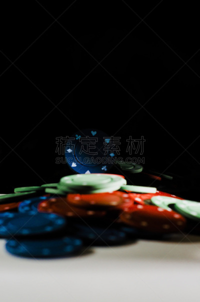 纸牌,扑克,进行中,手,绿色,桌子,三个物体,黑色背景,一对
