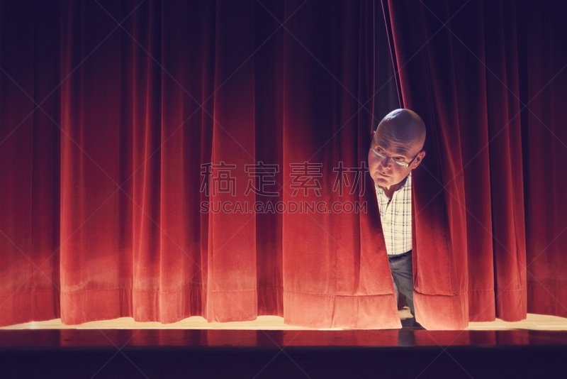 窗帘,舞台,红色,男人,学校演出,鲁伦堡,舞台灯光,四处看看,水平画幅,天鹅绒