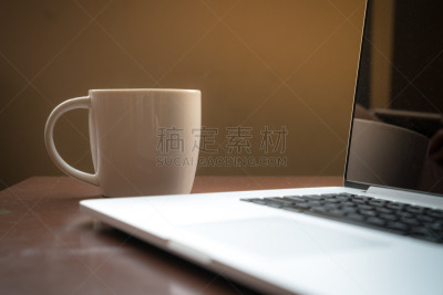 笔记本电脑,杯,咖啡馆,苹果笔记本,拿铁咖啡,办公室,水平画幅,一次性杯子,饮料,泰国