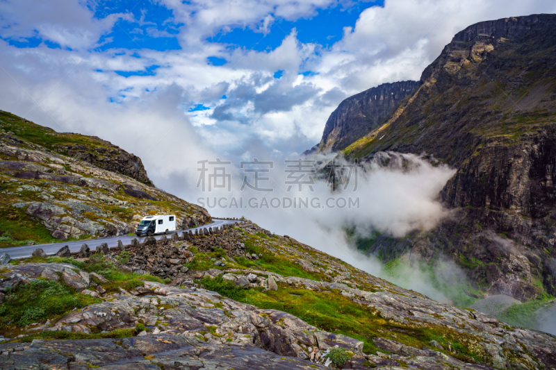 汽车,公路,旅游目的地,旅行拖车,从虚拟现实的角度拍摄,水,天空,大众汽车,水平画幅,无人
